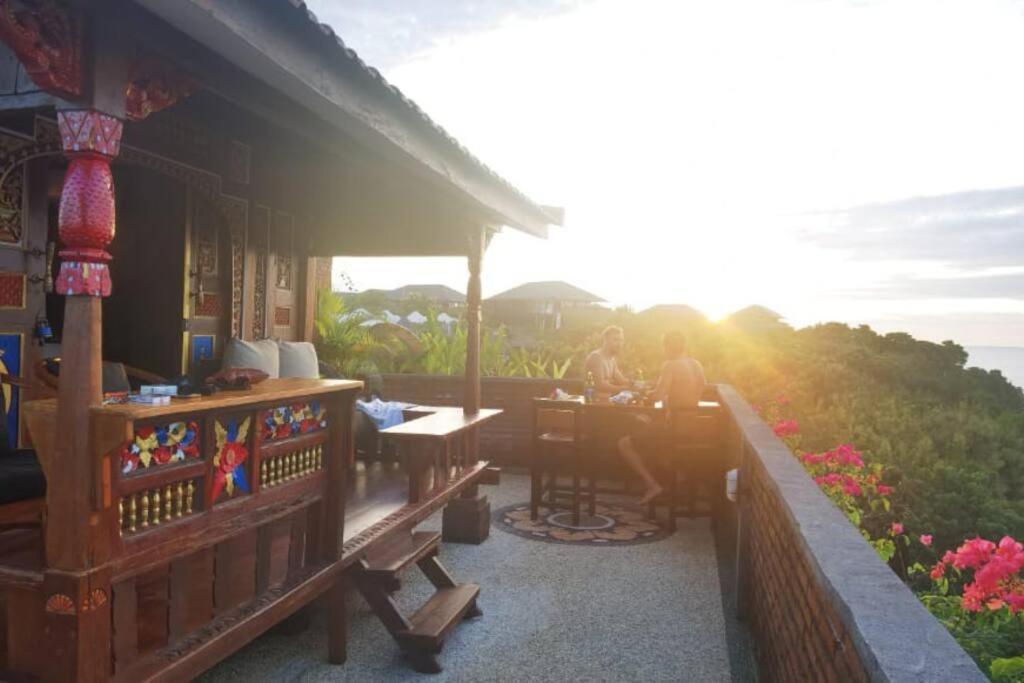 The Hidden Escapes Bingin- Sunset Rooftop Wood House With Ocean View & Private Kitchen Улувату Екстер'єр фото