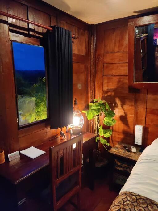 The Hidden Escapes Bingin- Sunset Rooftop Wood House With Ocean View & Private Kitchen Улувату Екстер'єр фото